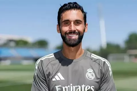 خلفًا لألونسو.. ريال مدريد يُعين ألفارو أربيلوا مديرًا فنيًا للفريق 